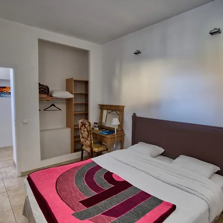 فندق Domaine Des Chais 3*