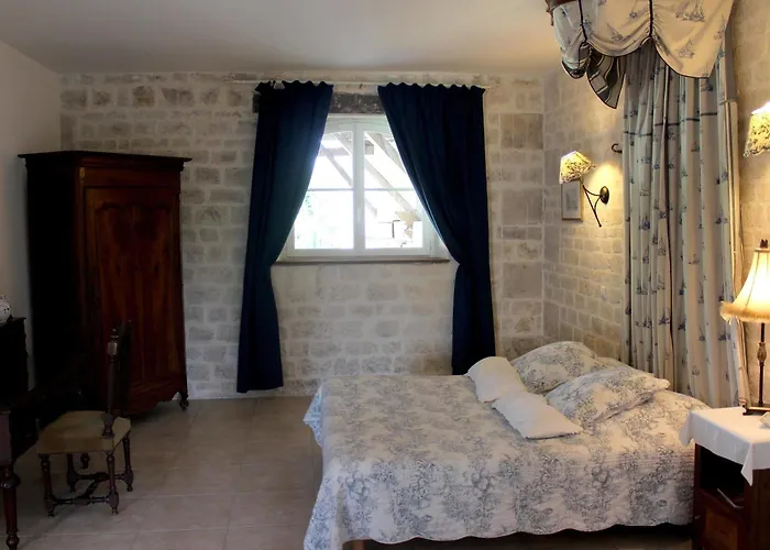 Logis Domaine Des Chais Hotel