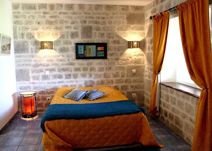 Logis Domaine Des Chais Hotel Thénac